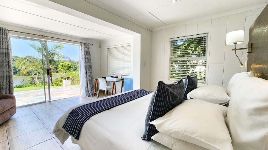 10 Bedroom Property for Sale in Bonza Bay Eastern Cape